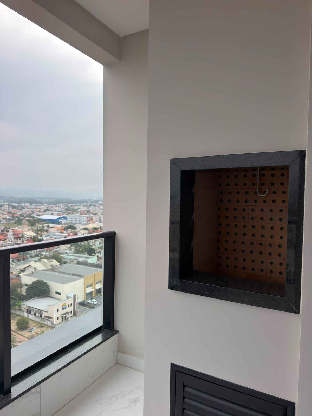 Paradise Residence — Sacada com churrasqueira