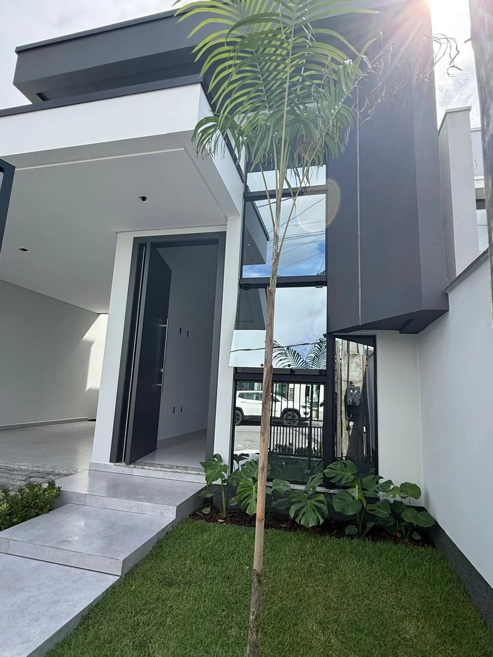 Casas térreas no Bosque da Mata — Entrada com o portão aberto
