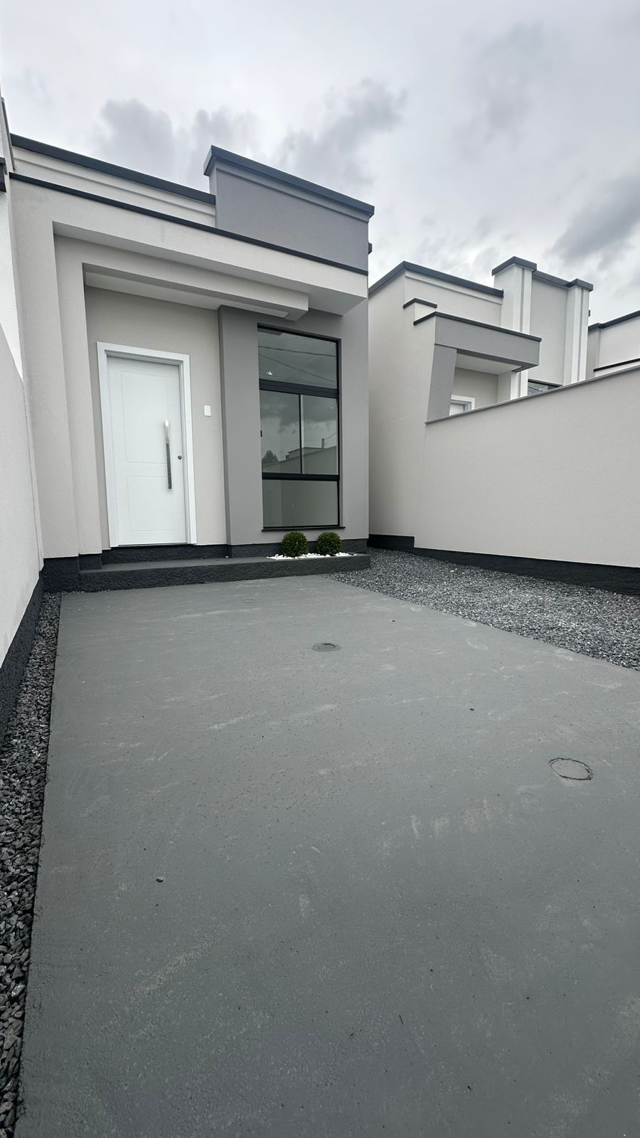 Casa à venda — Residencial Flores Reis